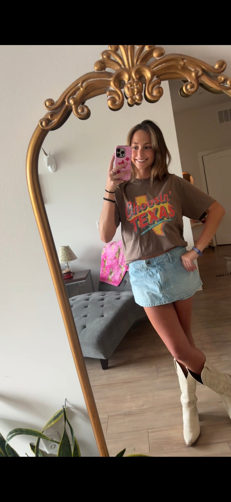 Choosin' Texas Graphic Tee with Short Sleeves
