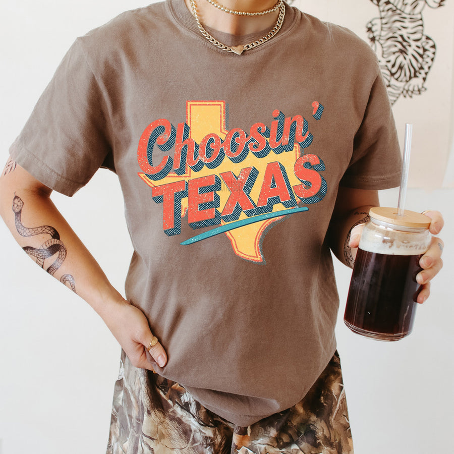 Choosin' Texas Graphic Tee with Short Sleeves